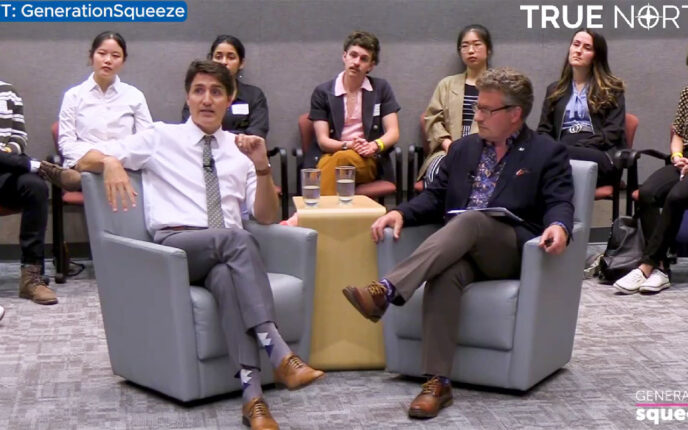 Trudeau sier at eldre canadiere bor i «over&shy;dimensjonerte hjem»