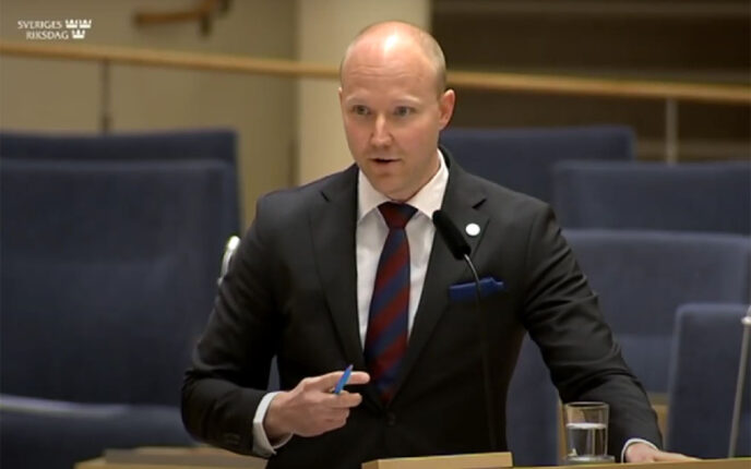 Sverige vil stramme inn vilkårene for familie&shy;innvandring&nbsp;<span>(+)</span>
