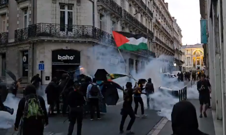 Palestinaflagg, plyndring og tåregass i Lyon&nbsp;<span>(+)</span>