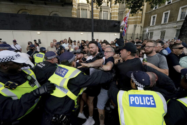 Demonstrasjonene etter knivdrapene i Southport sprer seg til London