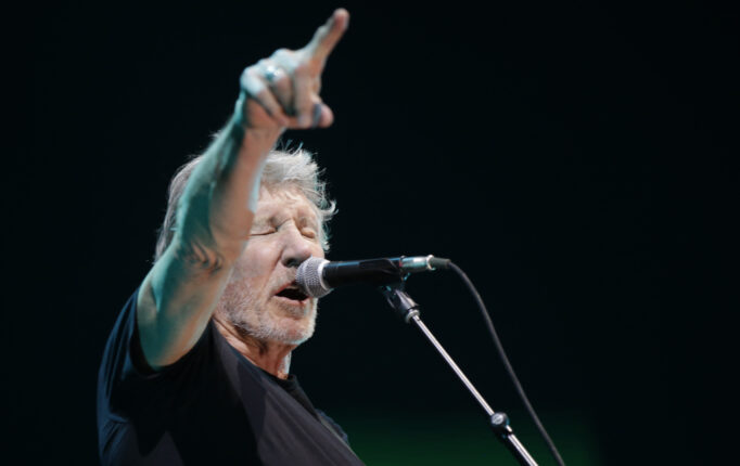 Roger Waters hevder at Israel lyver om voldtekter og brente barnelik