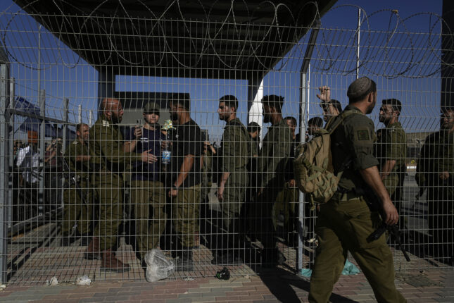 Israel truet fra både venstre og høyre