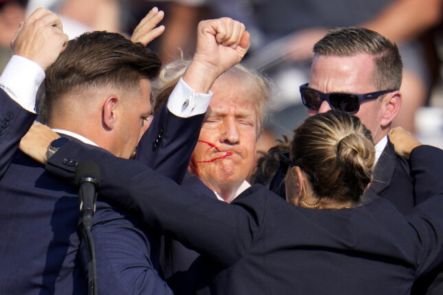 CNN-vert refser Trump for å ha sagt «fight» etter å ha blitt skutt&nbsp;<span>(+)</span>