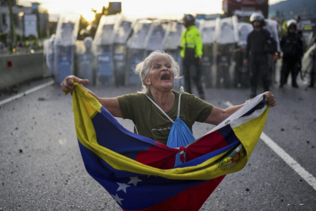 Minst én død i protester i Venezuela – opposisjonen mener å ha bevis på valgseier