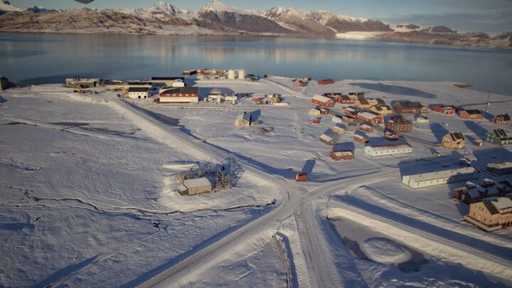 Kinesiske forskere rykker inn i Ny-Ålesund på Svalbard