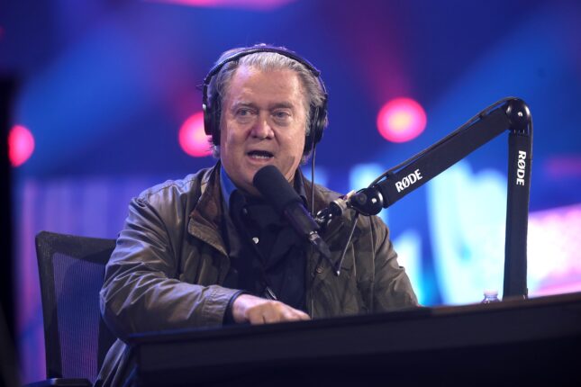 Steve Bannon sperret inne: – Jeg går stolt i fengsel for å stå opp mot tyranni&nbsp;<span>(+)</span>