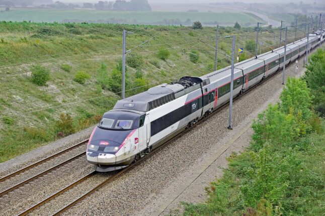 800.000 berøres av sabotasje&shy;aksjoner mot jernbane&shy;nettet i Frankrike: «Et massivt angrep»