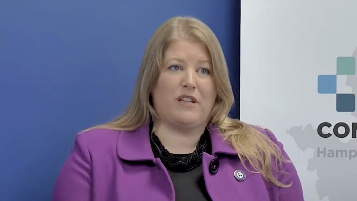 Britisk polititopp: – Opptøyene er et opprør mot ulovlig innvandring