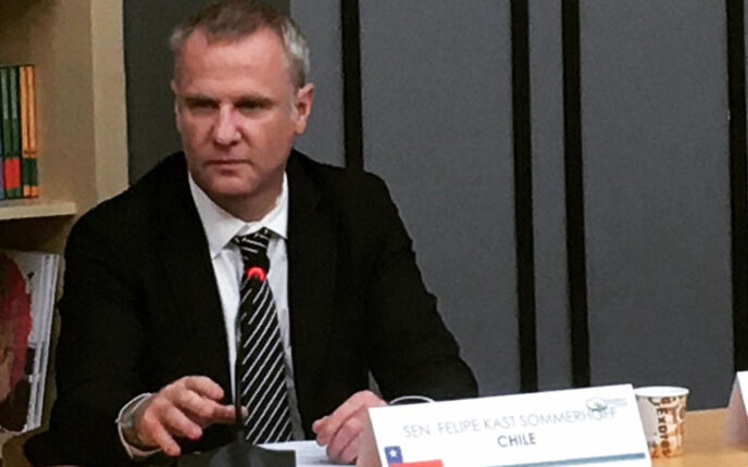 Det chilenske senat ber om inter&shy;nasjonal arrest&shy;ordre på Maduro