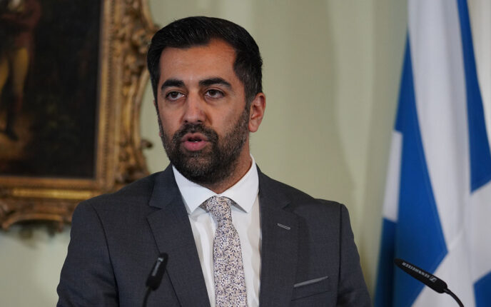 Skottland i sjokk og vantro: Humza Yousaf truer med å emigrere grunnet islamofobi