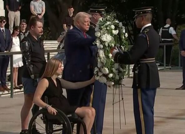 Mens Biden ferierer i Delaware hedrer Trump soldater som ble drept i Afghanistan