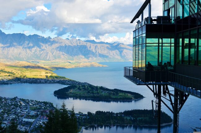 Kraftig vekst i antall unge folk som forlater New Zealand