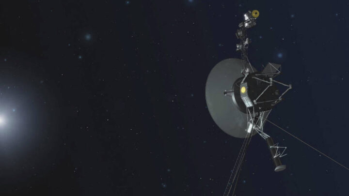 Begge Voyager-sondene snakker med jorden igjen