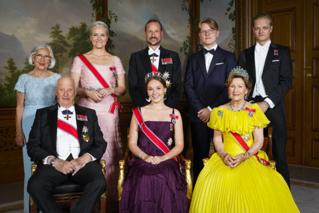 Når ble det vanlig at pressen drev offentlig henrettelse av medlemmer av kongefamilien?