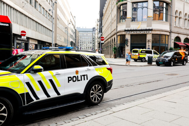 – Vi fikk melding klokken 18.34 om at en mann løp rundt med en kniv i Oslo sentrum