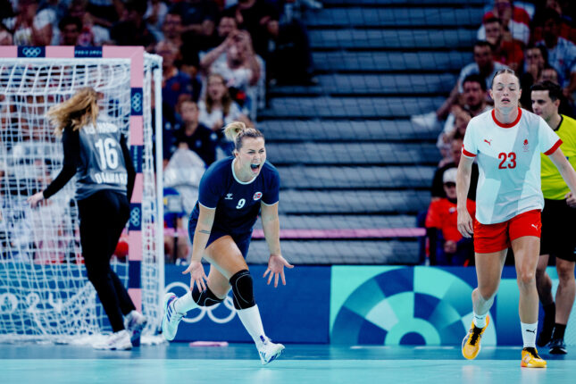 Håndballjentene senket Danmark, møter Frankrike i finalen