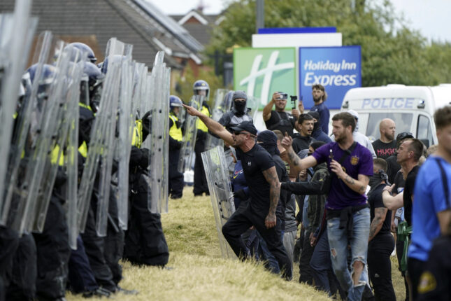 Britiske demonstranter straffes med fem år i fengsel