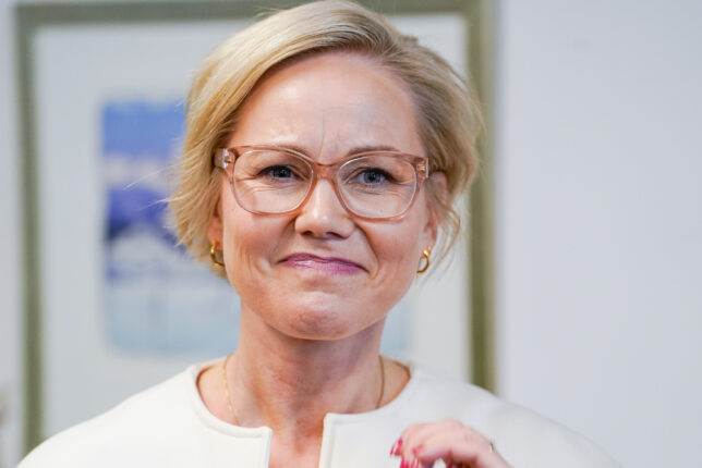 Først spekulering i hybelstøtte, deretter fusk med eksamensoppgaver