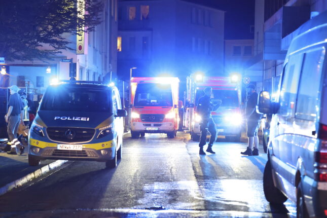 Vitner: Araber på flukt etter tre drepte og flere alvorlig skadd i knivangrep i Solingen