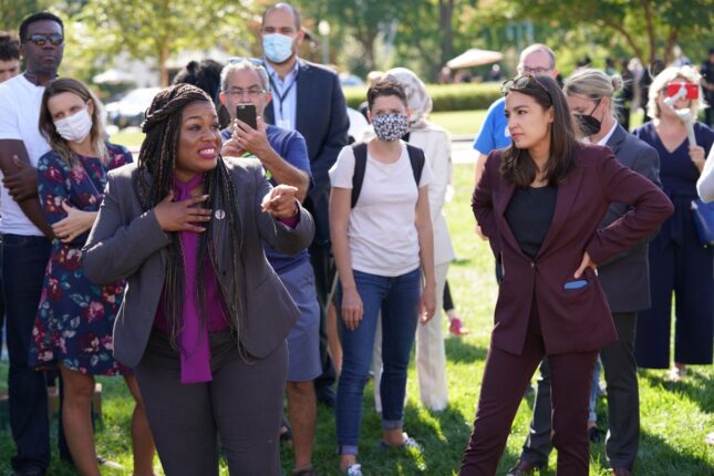 Squad-medlem Cori Bush tapte primærvalget i Missouri