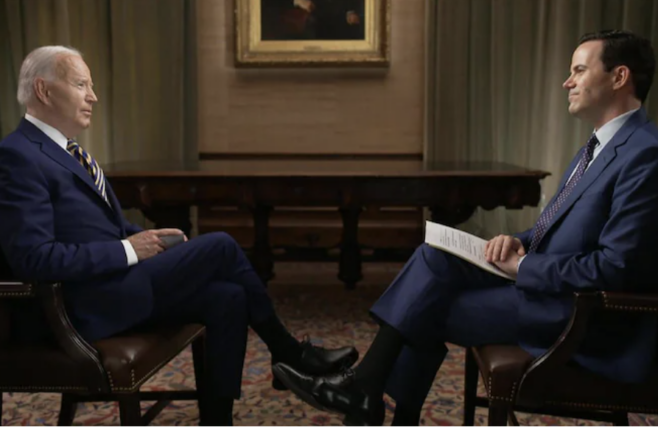 Biden sier at press fra Nancy Pelosi førte til at han trakk seg