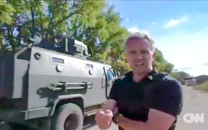 Russland protesterer mot at amerikanske journalister har tatt seg inn i Kursk