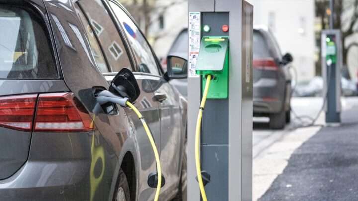 Ekstreme strømpriser: Over 100 kr timen for å lade elbilen