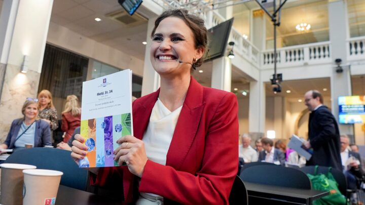Regjeringen tar grep for å gjøre befolkningen dummere