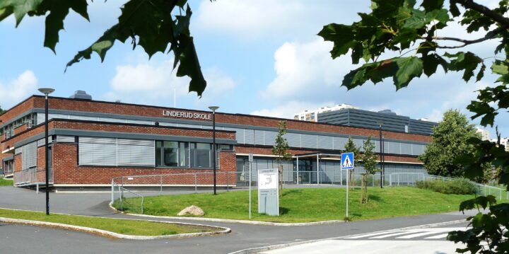 Elever og lærere ble holdt inne på Linderud skole etter skyteepisode