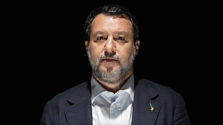 Matteo Salvini risikerer fengsel for å ha nektet migranter en havn