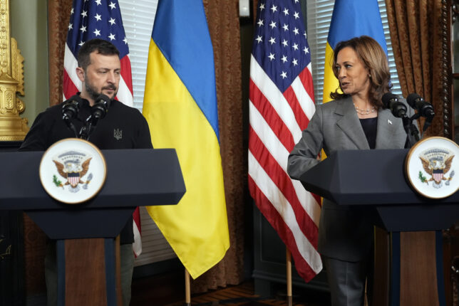 Harris: Å gi ukrainsk territorium til Russland er overgivelse