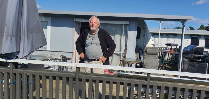 Svein Tore (77) bor i campingvogn: – De svakeste har snart ikke noe sted å bo