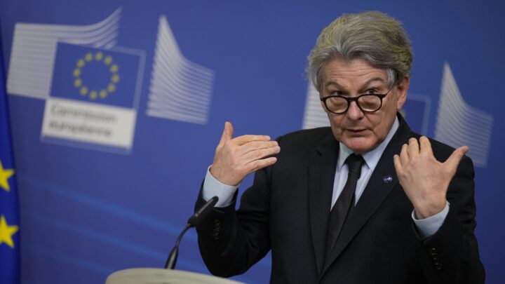 Fransk EU-kommissær går av – retter hard kritikk mot von der Leyen