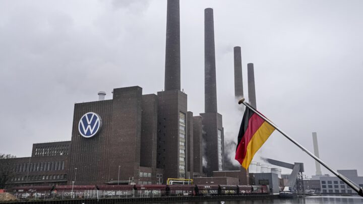 Volkswagen varsler nedleggelser og oppsigelser i Tyskland