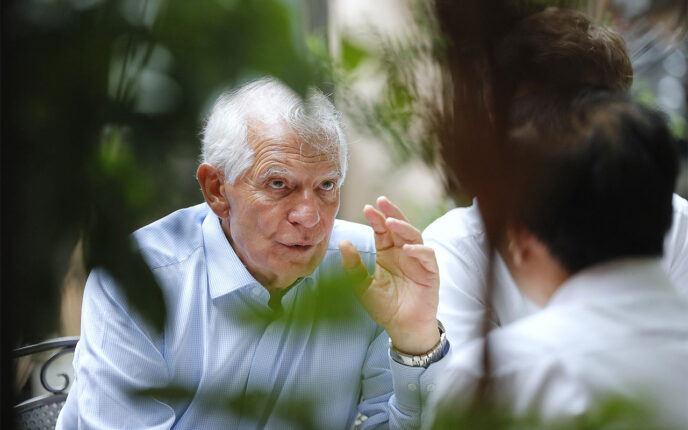 Borrell: Krigen i Ukraina vil være slutt om 14 dager uten vestlig støtte til Kiev