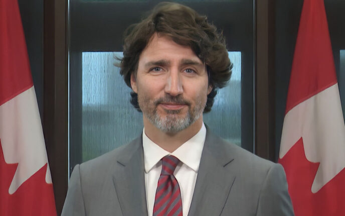 Trudeaus egne parlaments&shy;medlemmer ber ham finne seg noe annet å gjøre