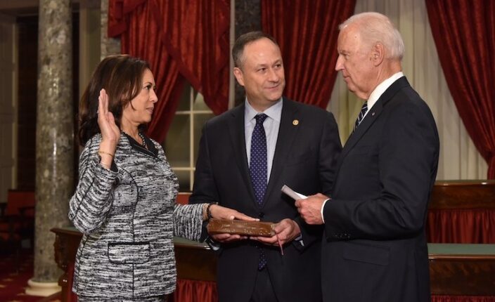 – Ektemannen til Kamala Harris er klønete, elskverdig og motvekten til giftig maskulinitet