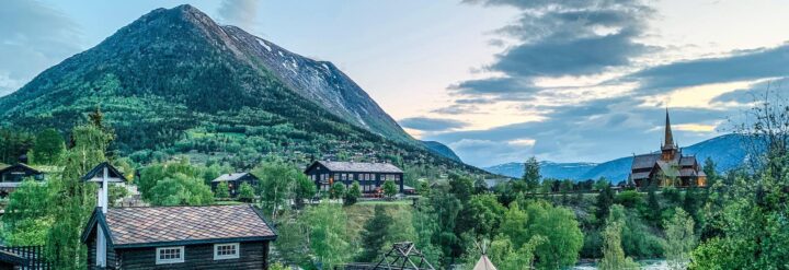 Butikker stenger i protest mot skolenedleggelser