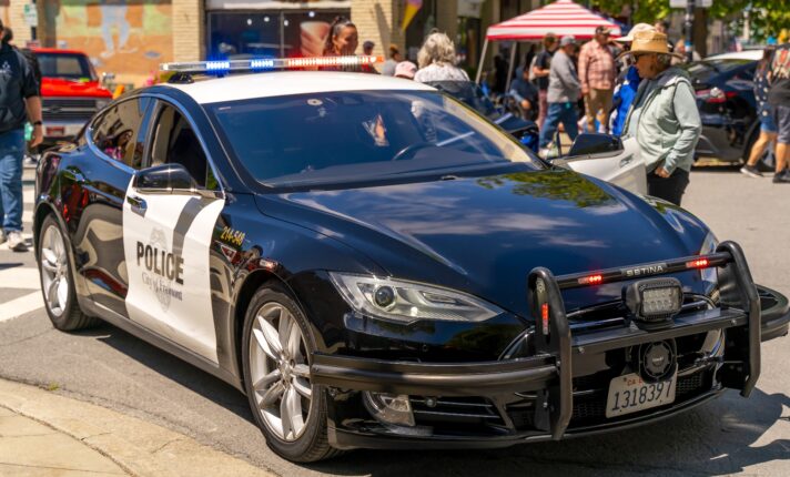 Gavin Newsoms grønne skifte: Politiet i California klager på «ubrukelige» Teslaer