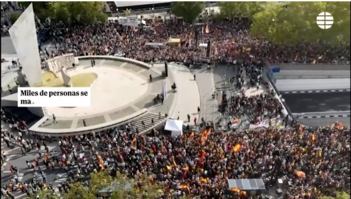 Tusenvis demonstrerer mot Pedro Sánchez i Madrid