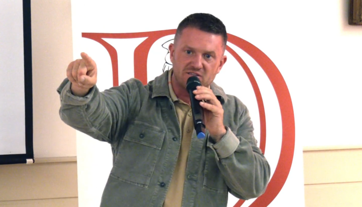 Tommy Robinson fengsles i 18 måneder