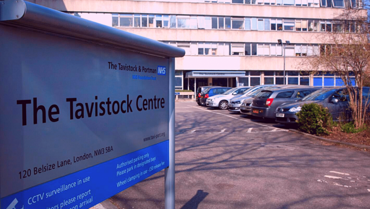 NHS transklinikk ignorerer anbefalingene i Cass-rapporten