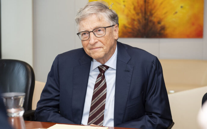 Bill Gates må møte i nederlandsk rett, tiltalt for å ha løyet om mRNA-vaksiner