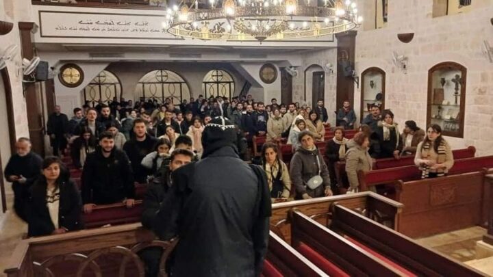 Syria: Kristne flykter fra terroristers fremmarsj, søker ly i kirker
