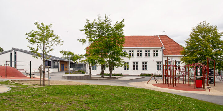 Debatter om skole­nedleggelser nevner aldri det vanvittige sløseriet