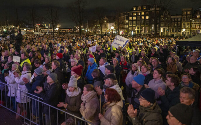 Manifestasjon for&NoBreak;&nbsp;Israel i Amsterdam; vanlige folk står&NoBreak;&nbsp;opp