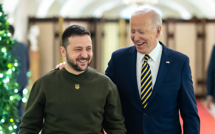 Biden ber på vei ut døren om 24 milliarder dollar ekstra til Ukraina