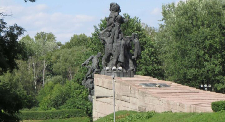 Monument over de myrdede sovjetborgere 1941-43 i Babij Jar (1976).