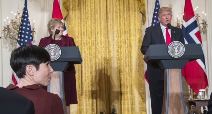 Makteliten nekter å lære: Prøver å «håndtere» Trump som et barn