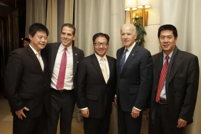 Riksarkivet frigir bilder av Joe og Hunter Biden i Kina i 2013